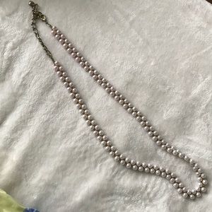 Pearl necklace in gold trimming